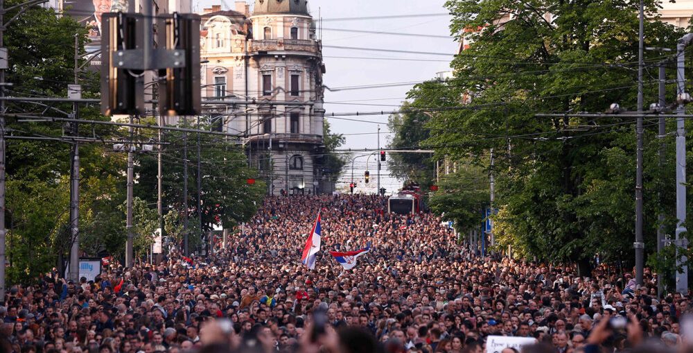 Митинг в Белграде собрал несколько десятков тысяч участников