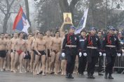 Традиционный заплыв за Крестом в Сербии