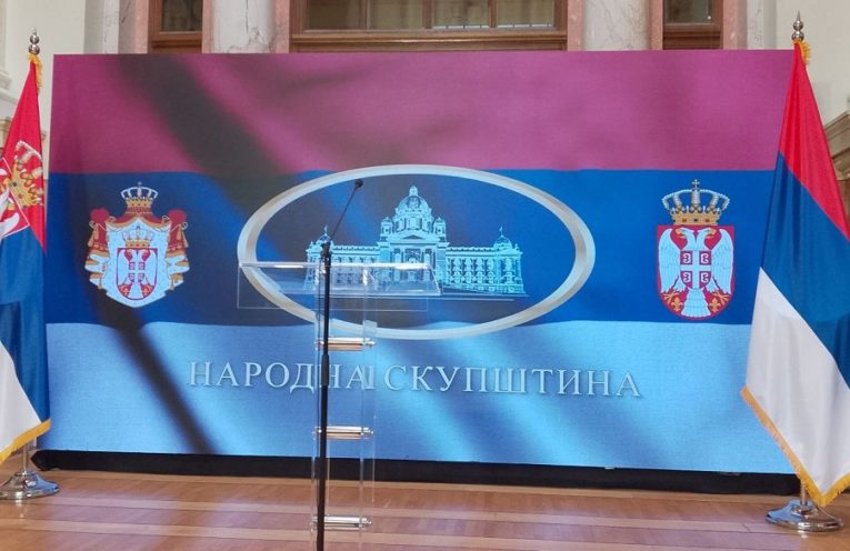 Внеочередные выборы в парламент Сербии назначены на 25 октября